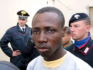 Al menos 50 inmigrantes permanecen desaparecidos tras un naufragio en Sicilia