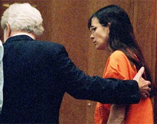 Andrea Yates, con su abogado George Parnham en el tribunal de Houston, en una imagen de archivo.