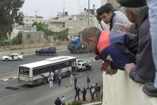 Un suicida palestino se inmola al paso de un autobús en Jerusalén