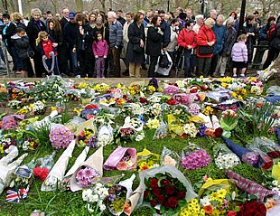 Las honras fúnebres por la reina madre se prolongarán hasta el próximo 9 de abril