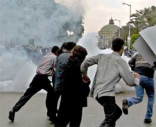 La Liga Árabe convoca una reunión de urgencia en apoyo de Arafat