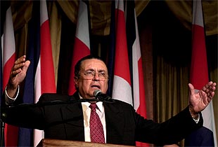 Abel Pacheco, en el momento de proclamar su victoria electoral.