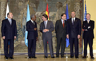 Aznar conversa con Annan, los ministros de Exteriores de Rusia, Igor Ivanov, y de España, Josep Piqué, así como Colin Powell y Javier Solana.