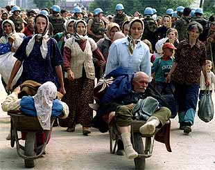 El informe sobre la matanza de Srebrenica exculpa a los 'cascos azules' holandeses