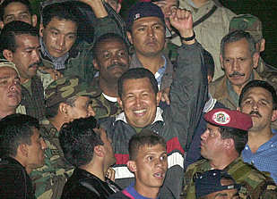 Hugo Chávez regresa al poder en Venezuela