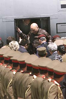 El rey de Afganistán vuelve a su país después de 29 años de exilio