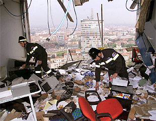 El hijo del piloto que se estrelló en Milán asegura que su padre se quería suicidar