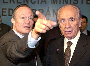 Josep Piqué y Simón Peres en la Conferencia Euromediterránea.