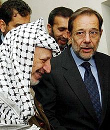 Arafat dice a la UE que sin la retirada israelí no se puede negociar el alto el fuego