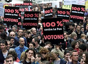 Cientos de miles de franceses salen a la calle para expresar su rechazo a Le Pen