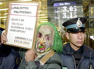 El peso argentino evita su desplome frente al dólar en la repertura de los bancos