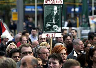 El Gobierno holandés mantiene los comicios del 15 de mayo pese al asesinato de Fortuyn