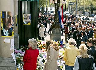 El Gobierno holandés mantiene los comicios del 15 de mayo pese al asesinato de Fortuyn