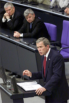 Bush solicita a Schröder y al Bundestag su apoyo en la lucha contra el terrorismo