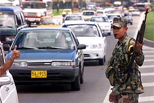 Colombia elige hoy presidente con Álvaro Uribe como máximo favorito