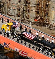 Una solemne ceremonia en Nueva York pone fin al desescombro de la 'zona cero'