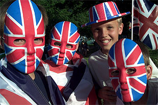 Un incendio obliga a evacuar el Palacio de Buckingham en el aniversario del reinado de Isabel II