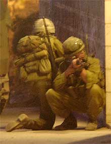 Bush y Sharon exigen a Arafat el fin del terrorismo para aprobar un plan de paz