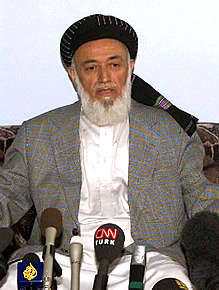 El único rival de Karzai para liderar Afganistán se retira y lo respalda