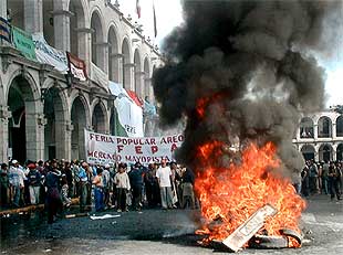 Estado de excepción en Arequipa por las protestas tras privatizarse dos eléctricas