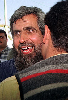Foto de archivo de Salá Shehade, fundador del brazo armado de Hamás, tras ser liberado de una cárcel israelí el 14 de mayo de 2000.