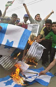 Peres se reúne con el 'cuarteto' de Madrid tras el ataque a Gaza