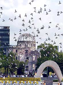 Koizumi reitera el compromiso antinuclear japonés en el 57º aniversario de Hiroshima