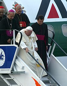 Juan Pablo II llega a Polonia en su novena peregrinación a su país natal