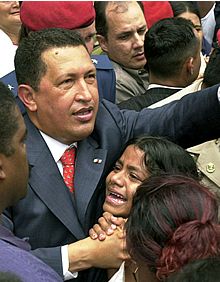 Chávez arremete contra los jueces y la prensa en el aniversario de su Gobierno