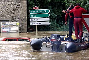 Al menos 12 muertos y más de mil evacuados por el temporal en  Francia