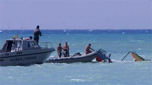 Al menos 14 muertos en el naufragio de una nave con más de 100 inmigrantes en Sicilia