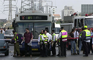 Un muerto y 19 heridos en un atentado suicida en Tel Aviv