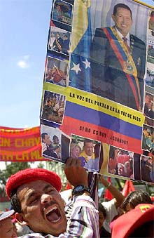 Miles de partidarios de Chávez responden a la oposición con otra multitudinaria marcha