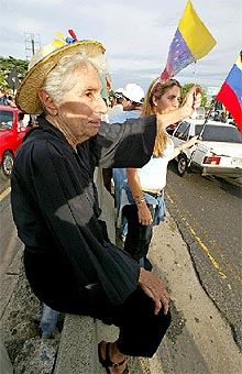 Venezuela sufre dividida la tercera huelga general en menos de un año