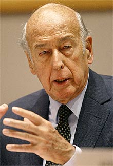 Giscard presenta el proyecto de Constitución que consagra la ciudadanía europea