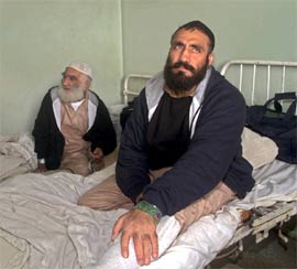 Los tres primeros liberados de Guantánamo dicen que les trataron "como animales"