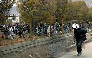 Al menos un muerto en una revuelta estudiantil en Afganistán