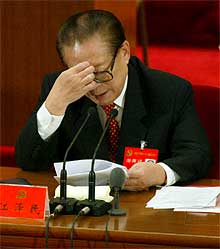 Jiang Zemin abandona  oficialmente la dirección del Partido Comunista  Chino