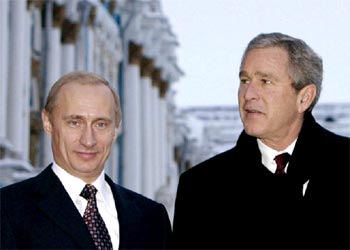 Bush y Putin, durante su encuentro en San Petesburgo.