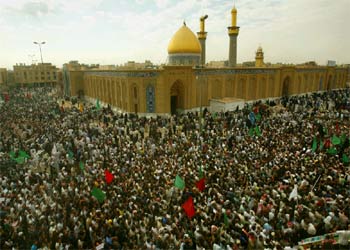 La multitud, alrededor de la Mezquita Sagrada de Kerbala.