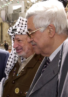 Arafat y Abu Mazen, en una imagen de archivo del 10 de marzo.