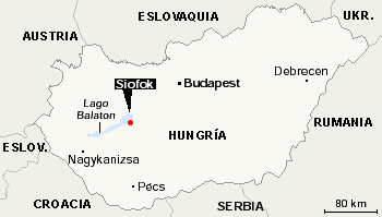 33 muertos y 8 heridos en Hungría tras arrollar un tren a un autobús de turistas alemanes