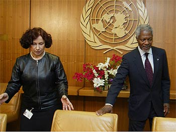 La ministra de Asuntos Exteriores española, Ana Palacio, se ha entrevistado hoy con el secretario general de la ONU, Kofi Annan.