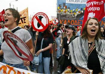 Unos 8.000 activistas contra la globalización se manifiestan en Salónica