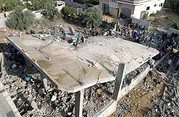 Imagen de la casa del jefe de Hamás Yihad Abu Sueira, destruida por los helicópteros israelíes.