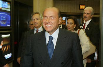 El primer ministro italiano, Silvio Berlusconi, a su llegada anoche a la bolsa de Nueva York.