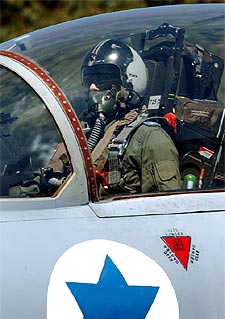 Un piloto israelí, sentado en un  F-15  durante una operación en el sur del país el pasado mes de agosto.