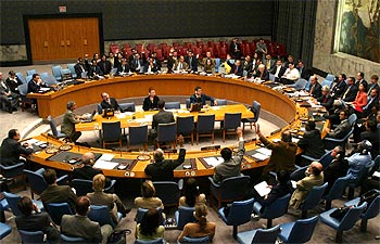 Los miembros del Consejo de Seguridad, durante la votación.
