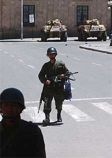 La oposición boliviana rechaza el referéndum ofrecido por Lozada y continúa las protestas