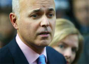 El líder 'tory', tras conocer la noticia del voto de confianza.